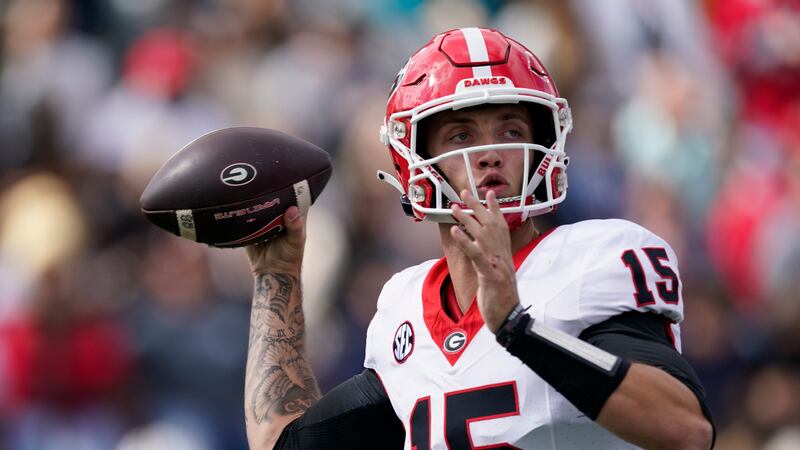 Georgia quarterback Carson Beck (15) looks to throw a pass against Vanderbilt in the second...