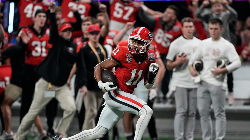Georgia wide receiver Arian Smith (11) runs for the end zone for a touchdown against Ohio...